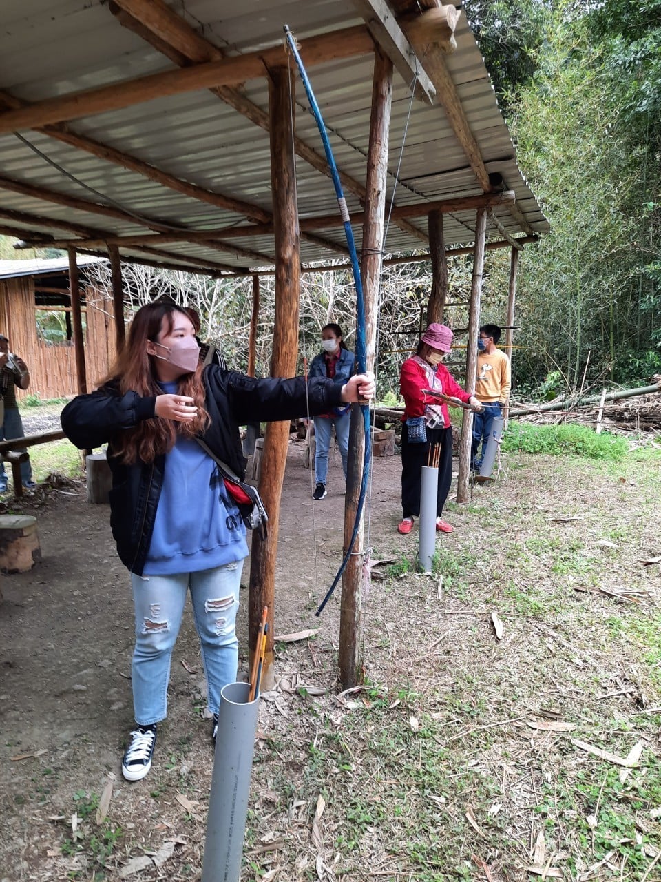 學習立德拉楠民族如何用弓箭打獵