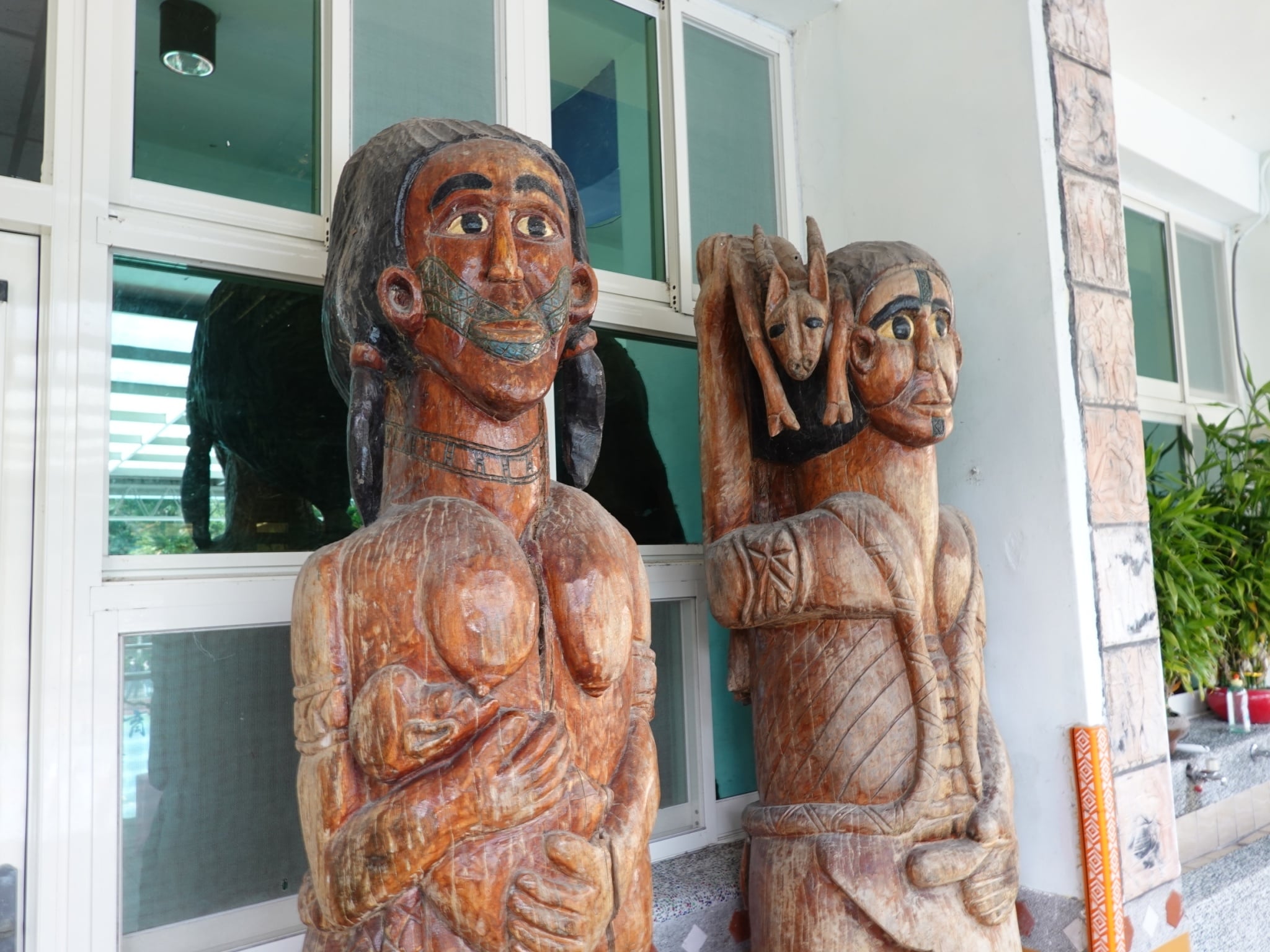 立德拉楠民族之木製雕像
